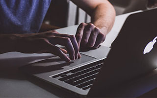 欧冠冷门频发！意甲劲旅折戟，阿森纳重振旗鼓，巴萨强势登顶